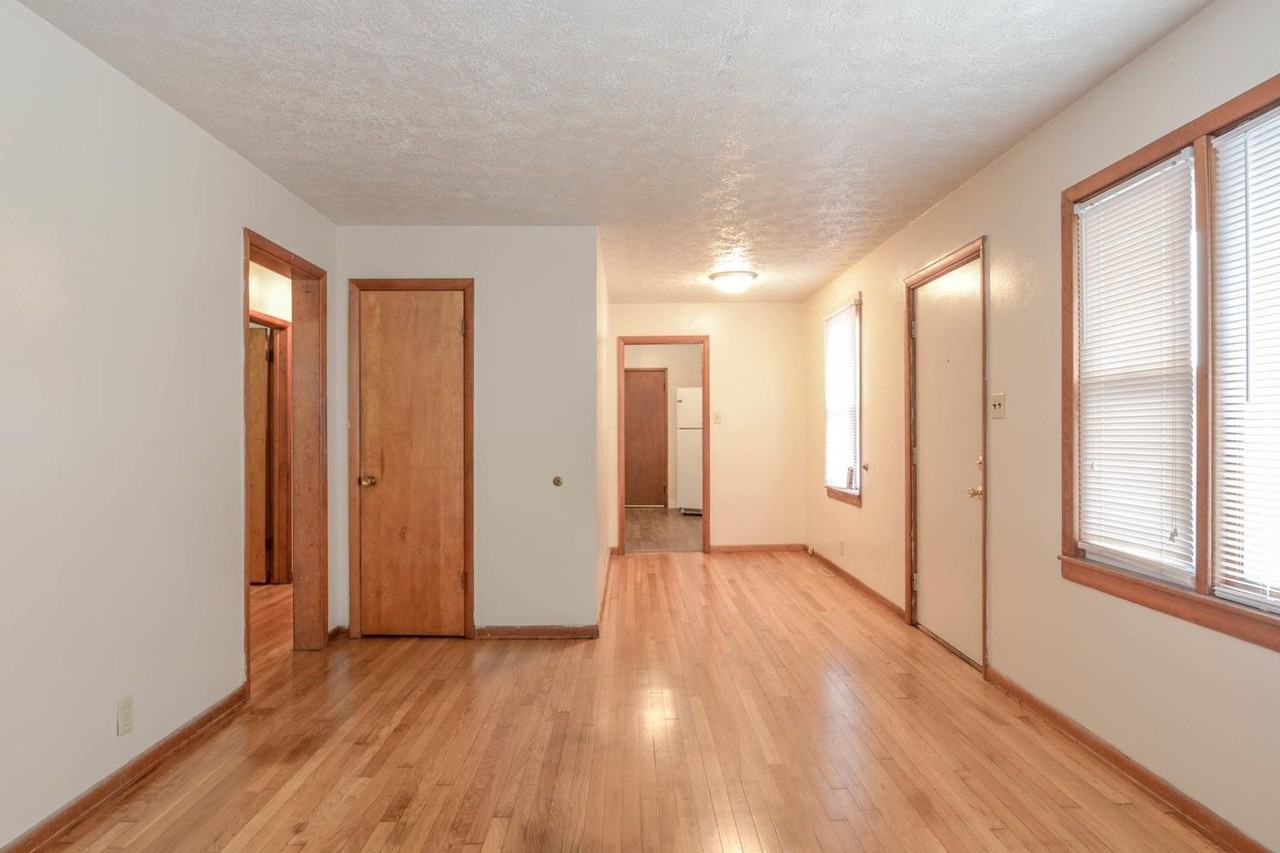 404 E 20th St - Photo 4 of 14