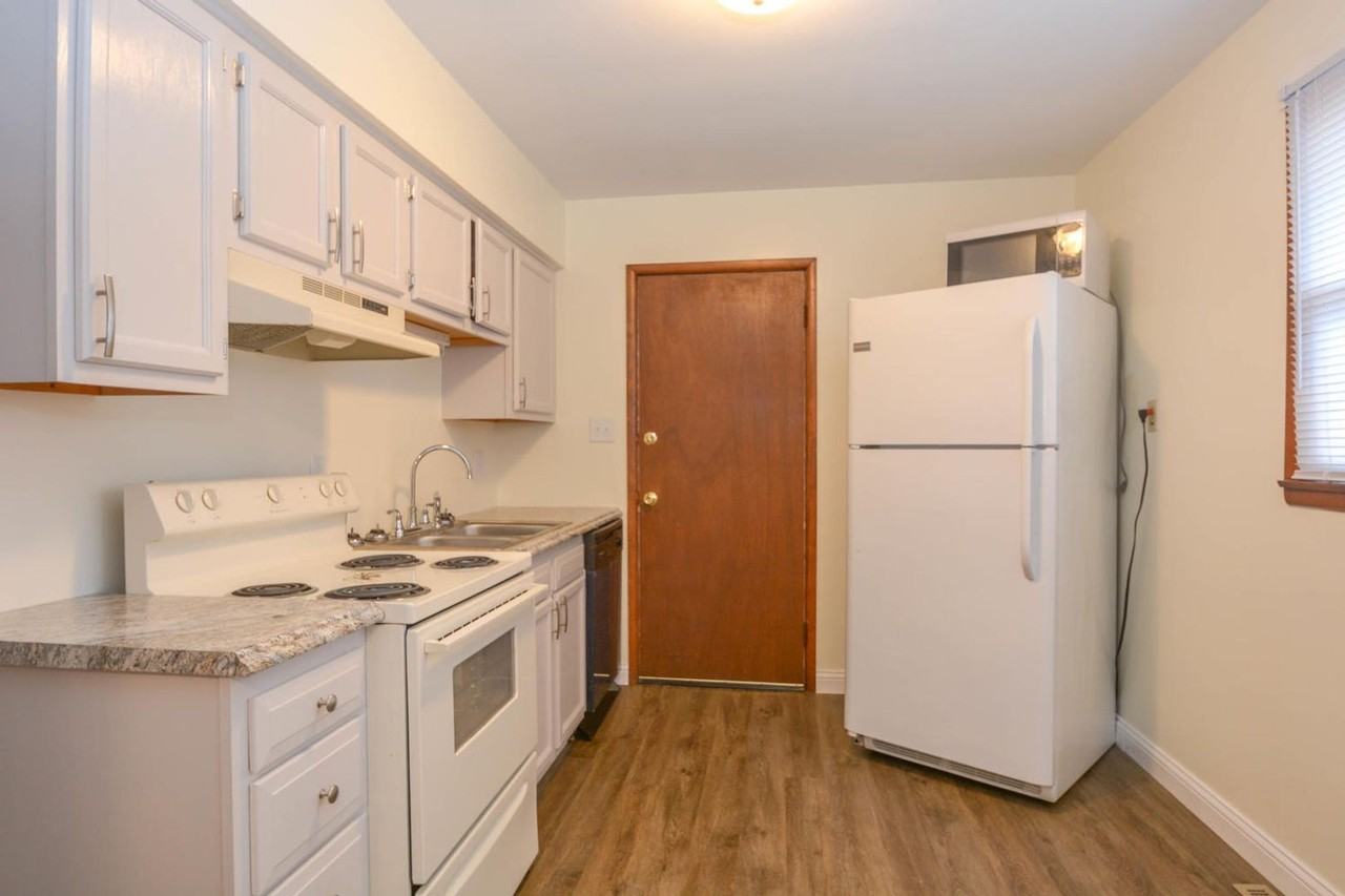 404 E 20th St - Photo 5 of 14