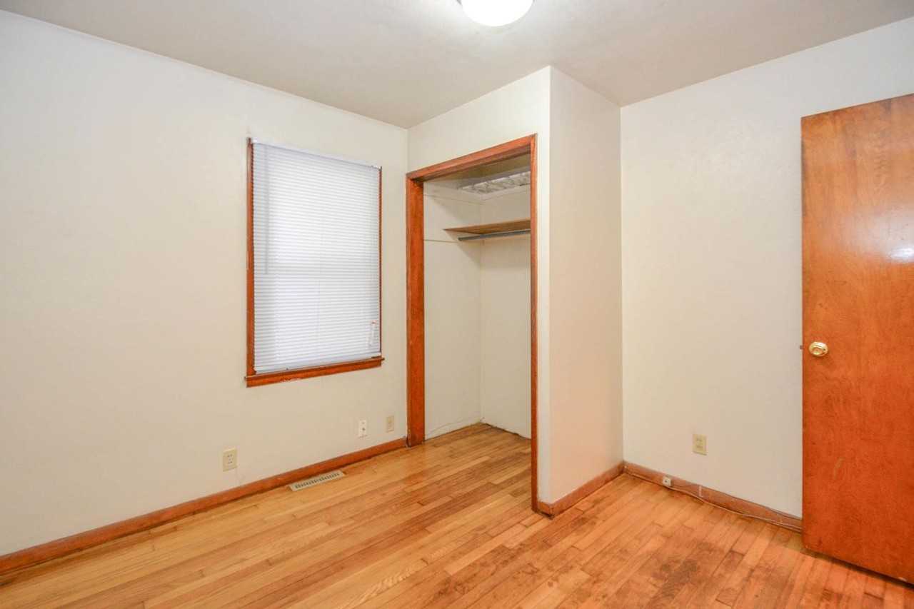 404 E 20th St - Photo 6 of 14