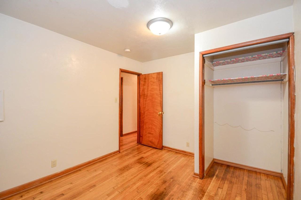 404 E 20th St - Photo 7 of 14