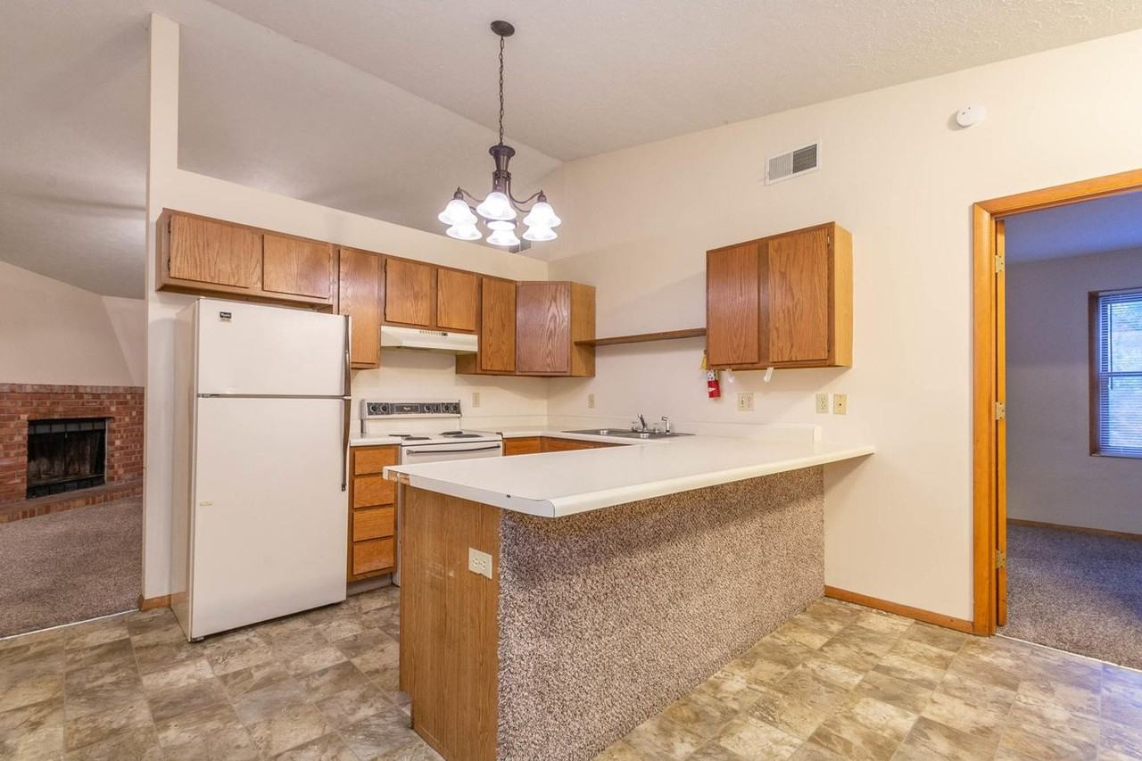 537 E Smith Ave - Photo 3 of 11