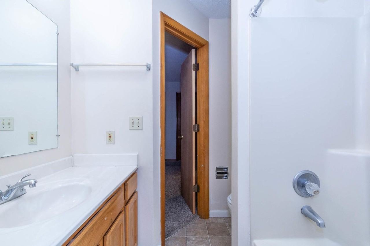 537 E Smith Ave - Photo 4 of 11