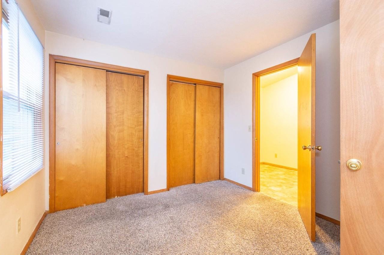 537 E Smith Ave - Photo 6 of 11