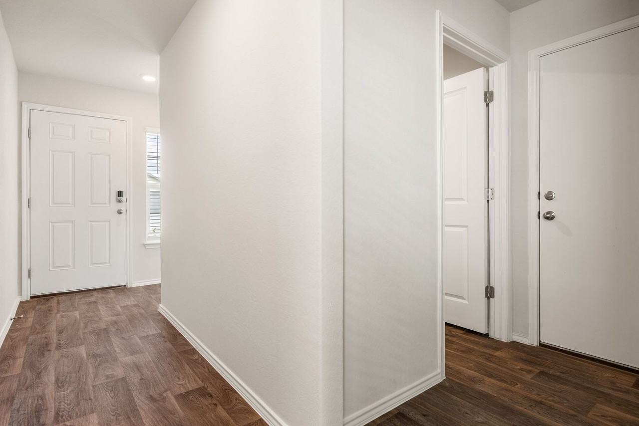 15610 Garam Trl - Photo 3 of 17