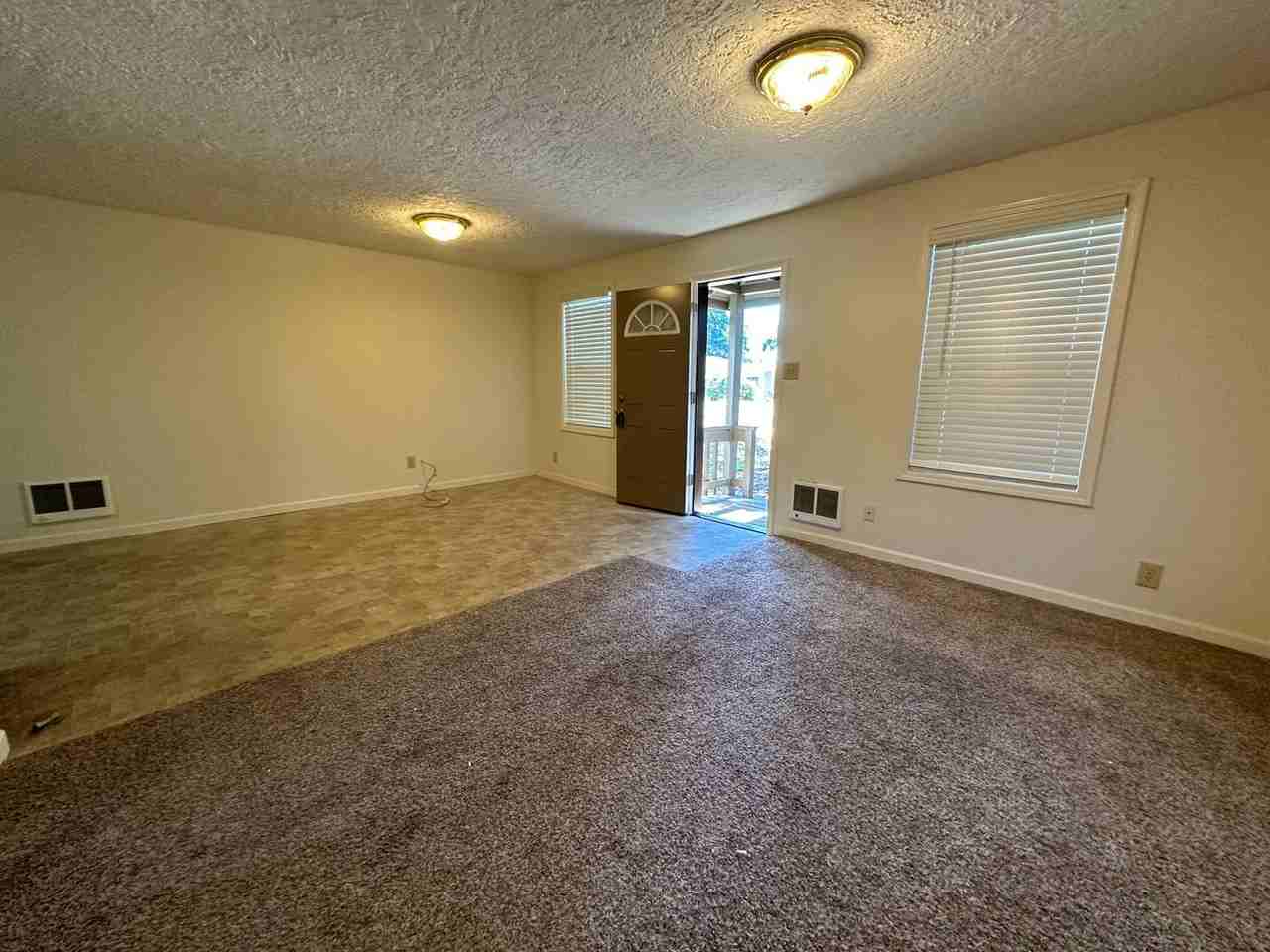 2804 Se 145th Ave - Photo 2 of 13