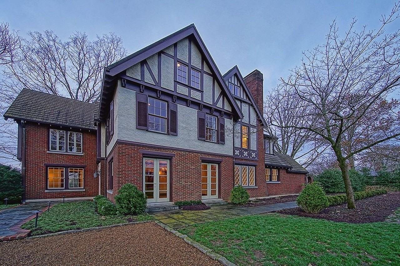 3944 Woodlawn Dr
