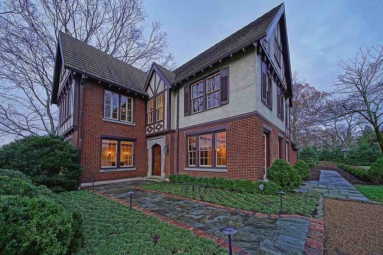 3944 Woodlawn Dr - Photo 3 of 38