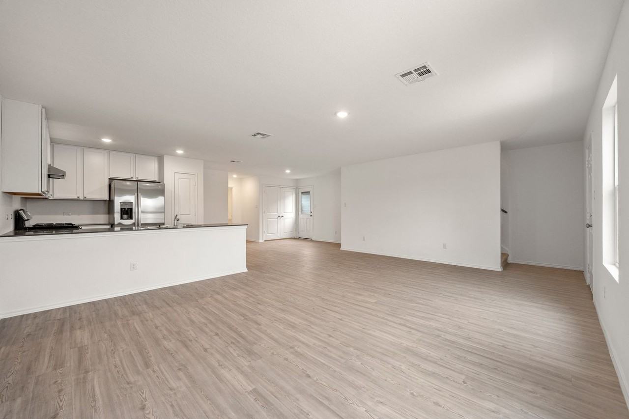 12927 Deep Eddy - Photo 2 of 16