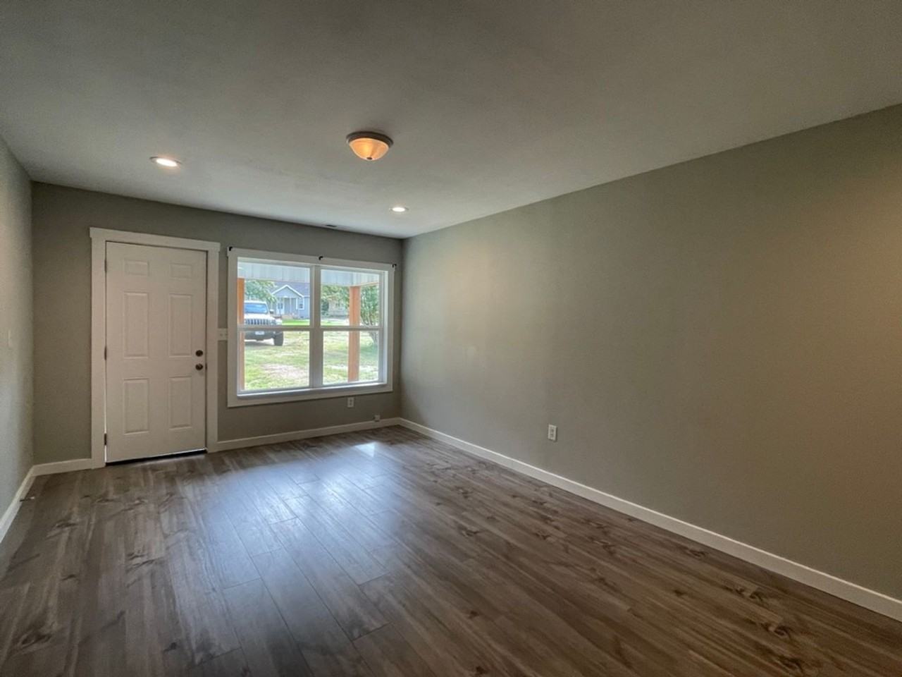 2749 W Washita St - Photo 2 of 19