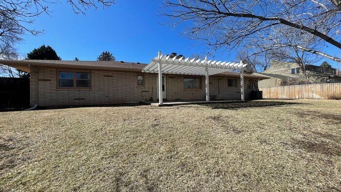 1320 Parkwood Dr - Photo 2 of 20