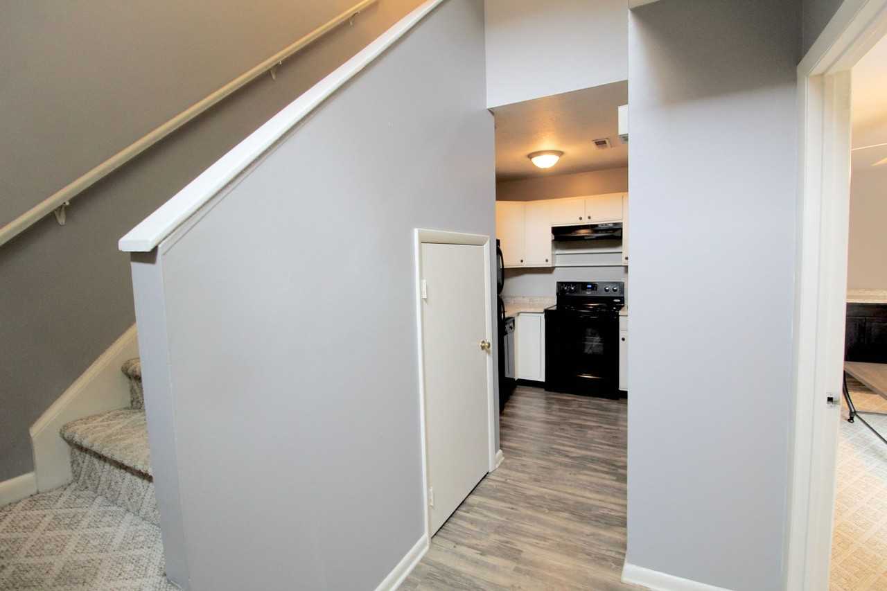 1304 Bradley Dr - Photo 2 of 25