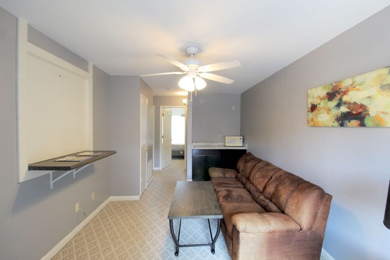 1304 Bradley Dr - Photo 6 of 25