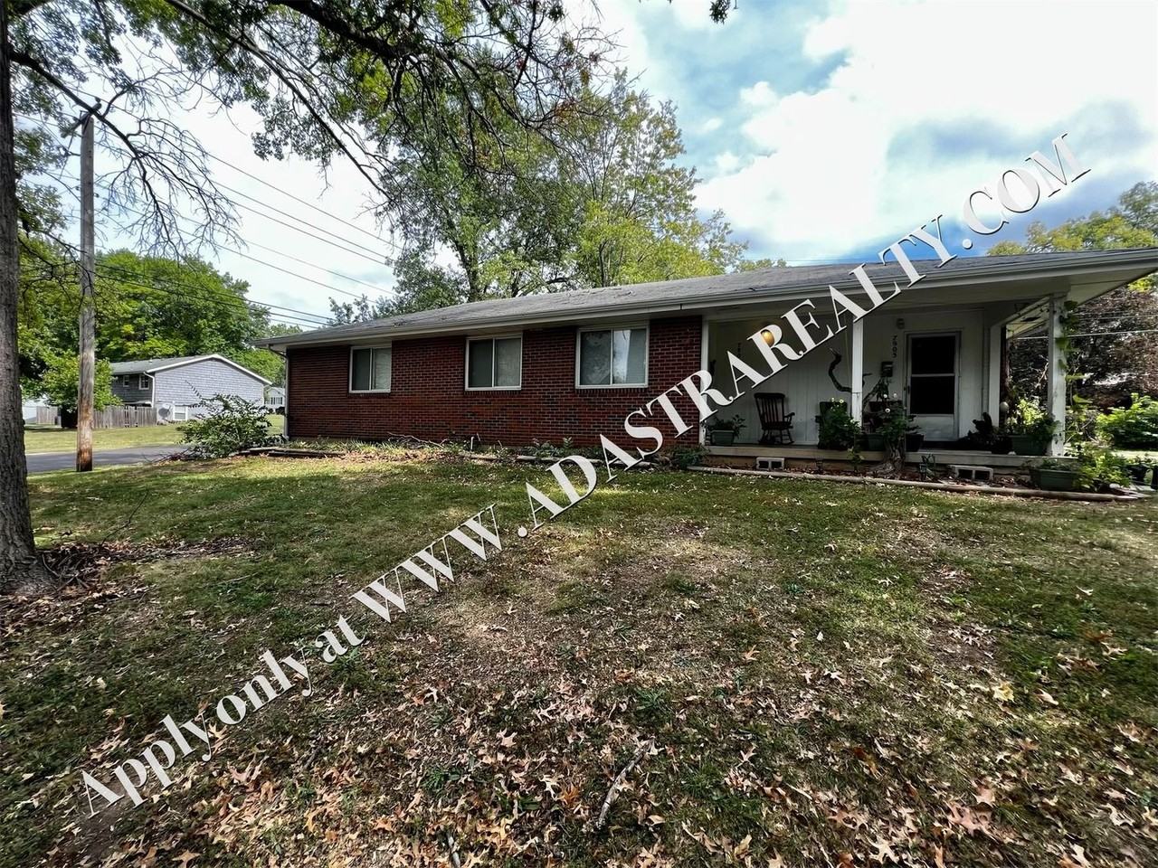 7901 Grandview St - Photo 2 of 16