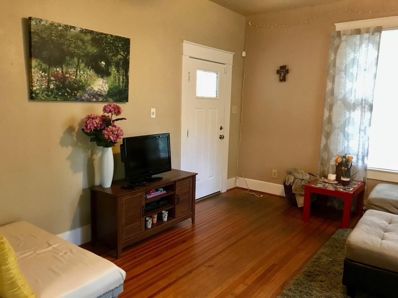 312 W 37th St - Photo 5 of 20