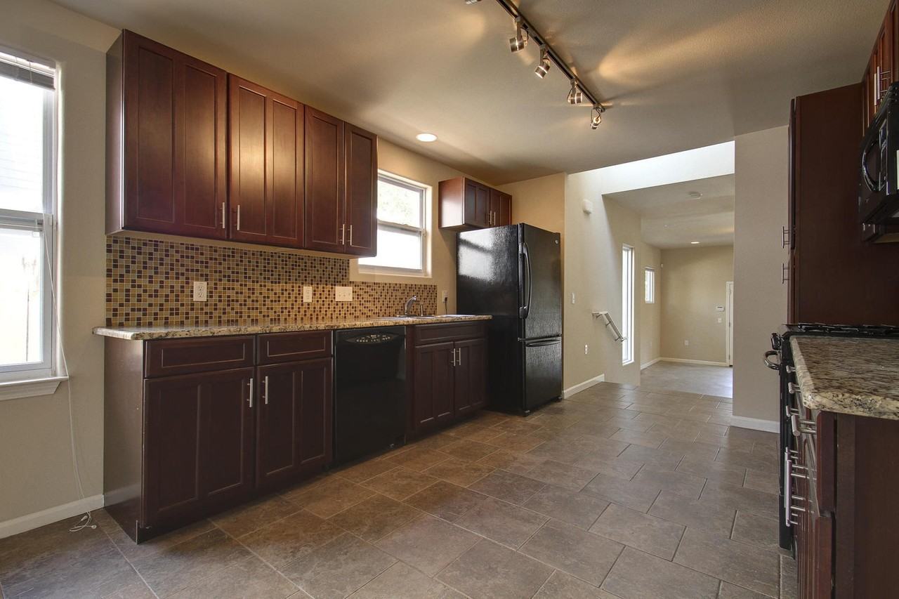 4509 Depew Ave - Photo 4 of 30