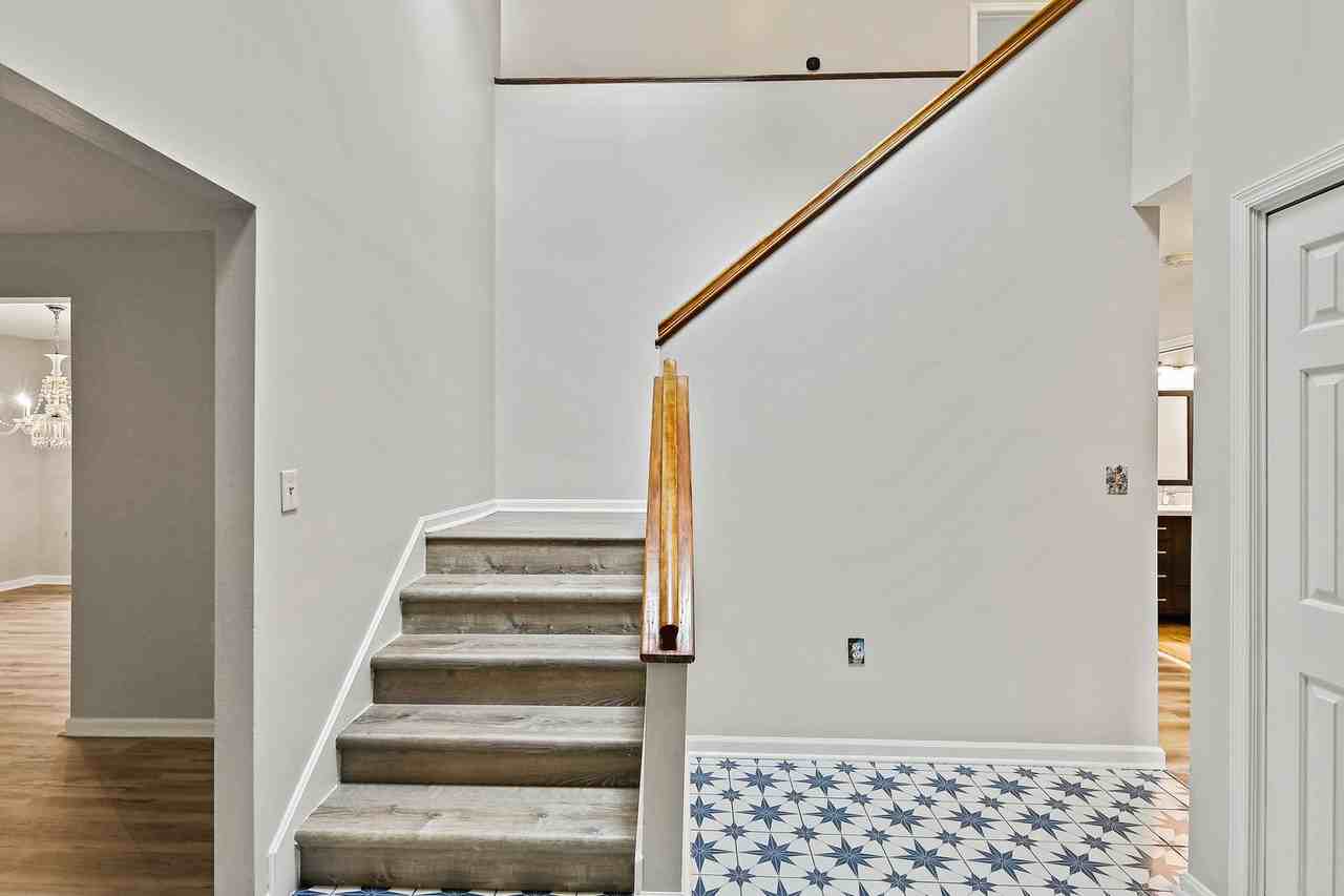 23 Liberty Ridge Ct - Photo 2 of 27