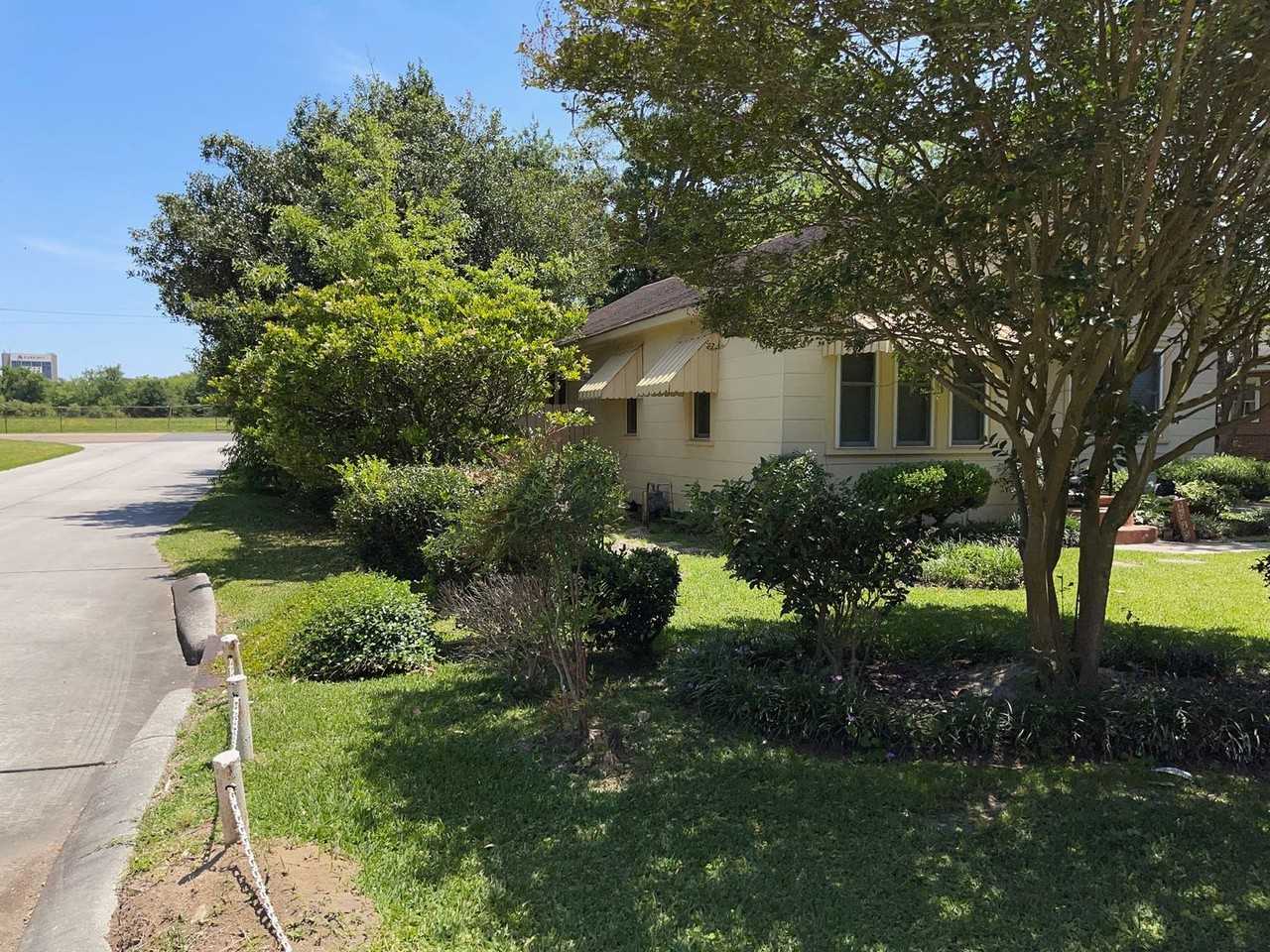 2525 Valley St - Photo 2 of 36