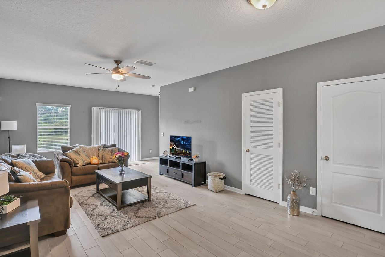 63 Whitland Way - Photo 2 of 16