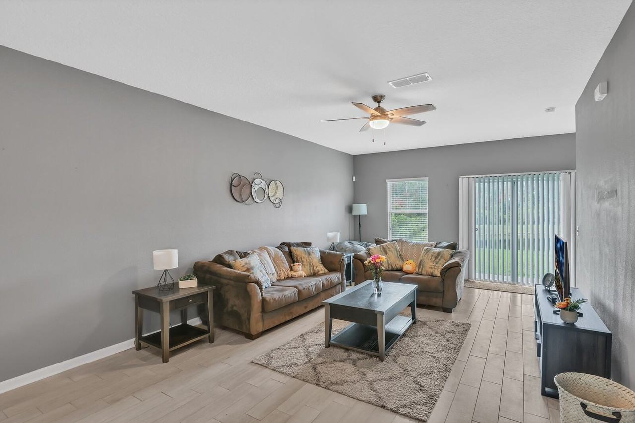 63 Whitland Way - Photo 3 of 16