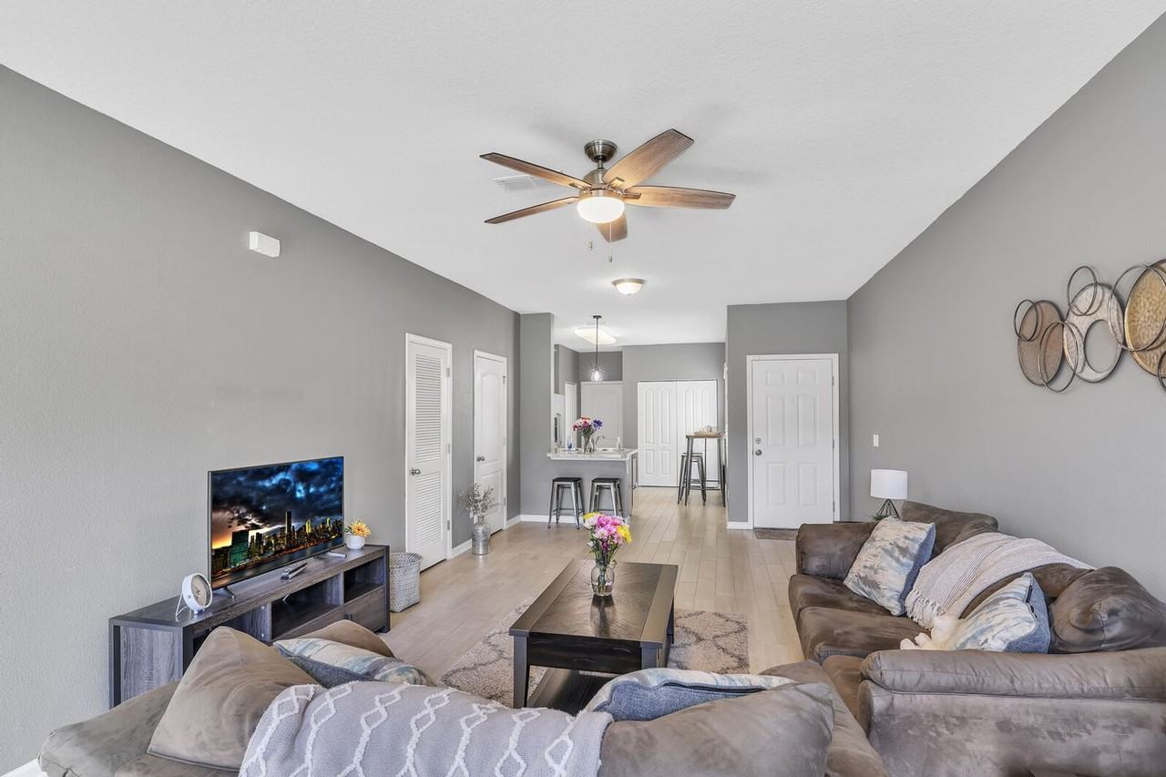 63 Whitland Way - Photo 4 of 16