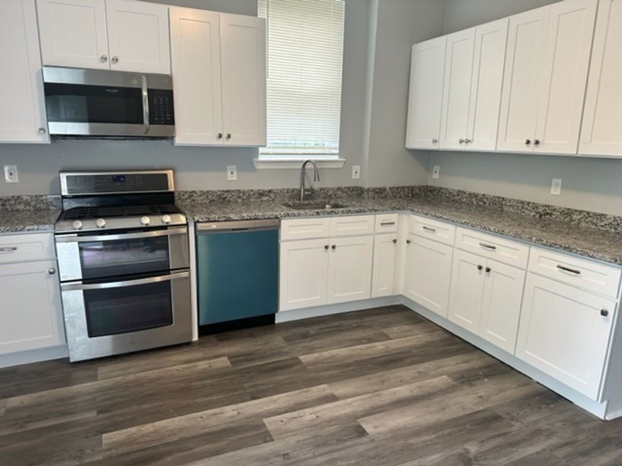 3736 Cottage Ave - Photo 2 of 30