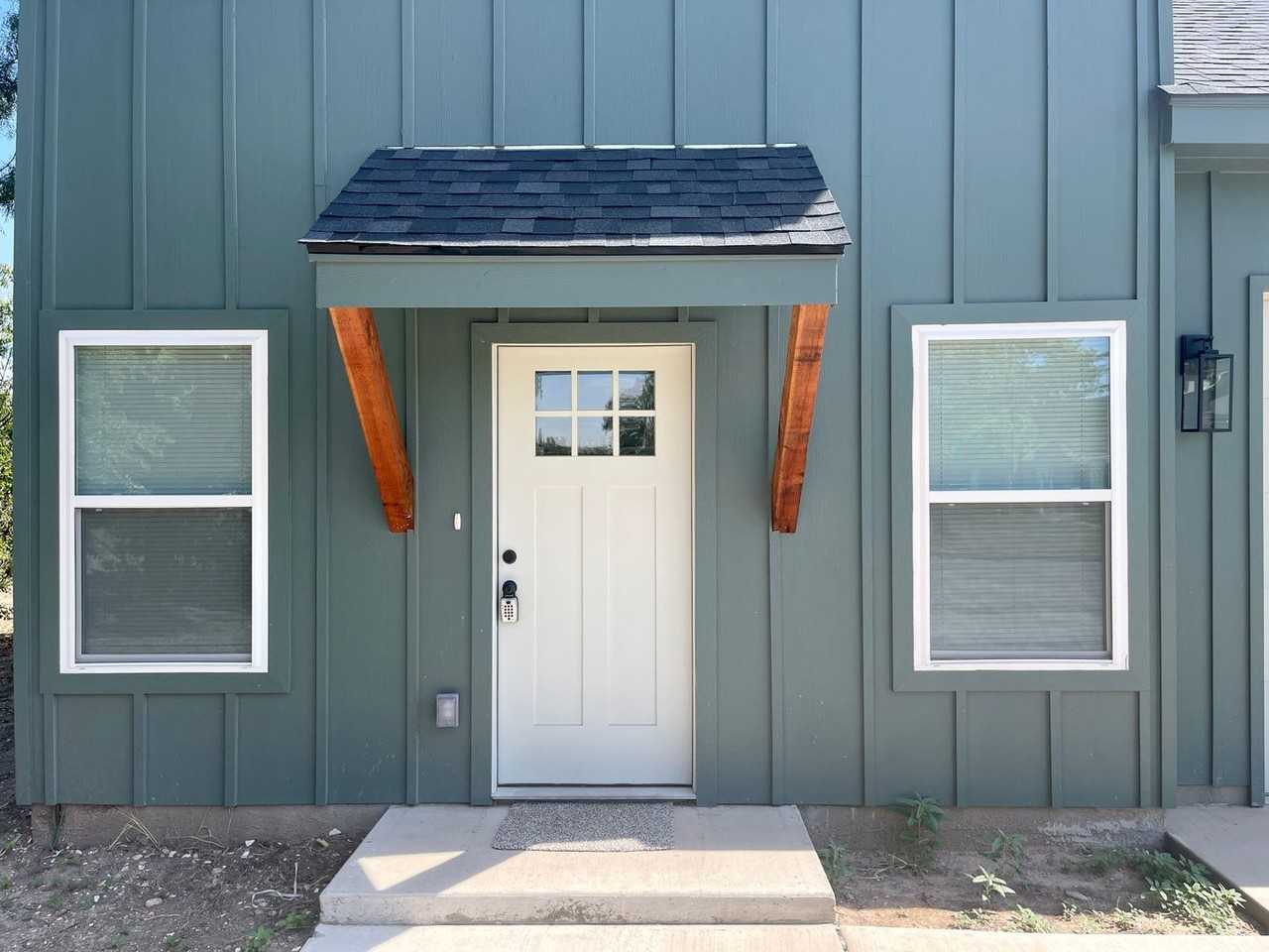 1301 Cedar St - Photo 3 of 28