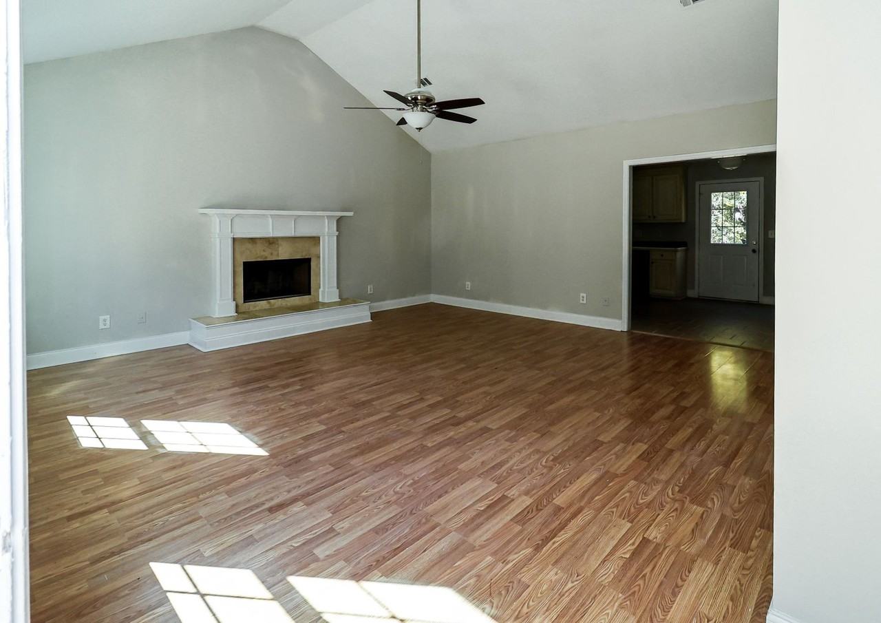 1381 Greentree Pkwy - Photo 2 of 10