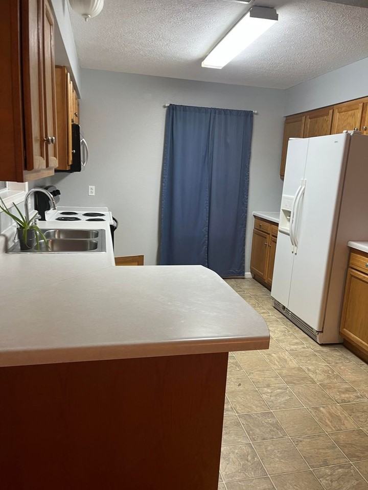 27505 Status Dr - Photo 2 of 6