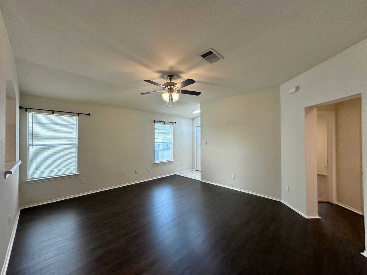 4510 Causeway Ct - Photo 4 of 29