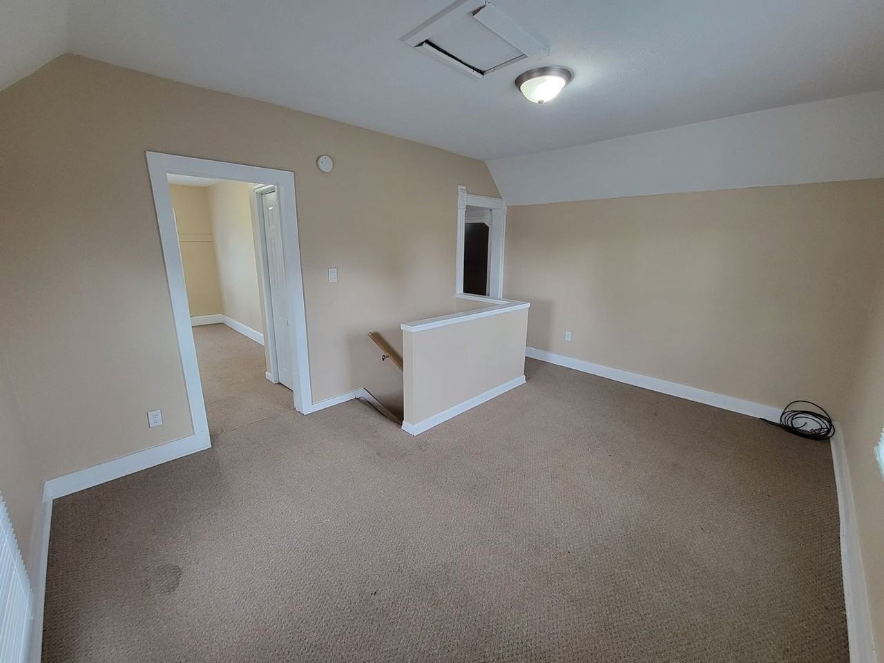 916 N Hill St - Photo 4 of 50