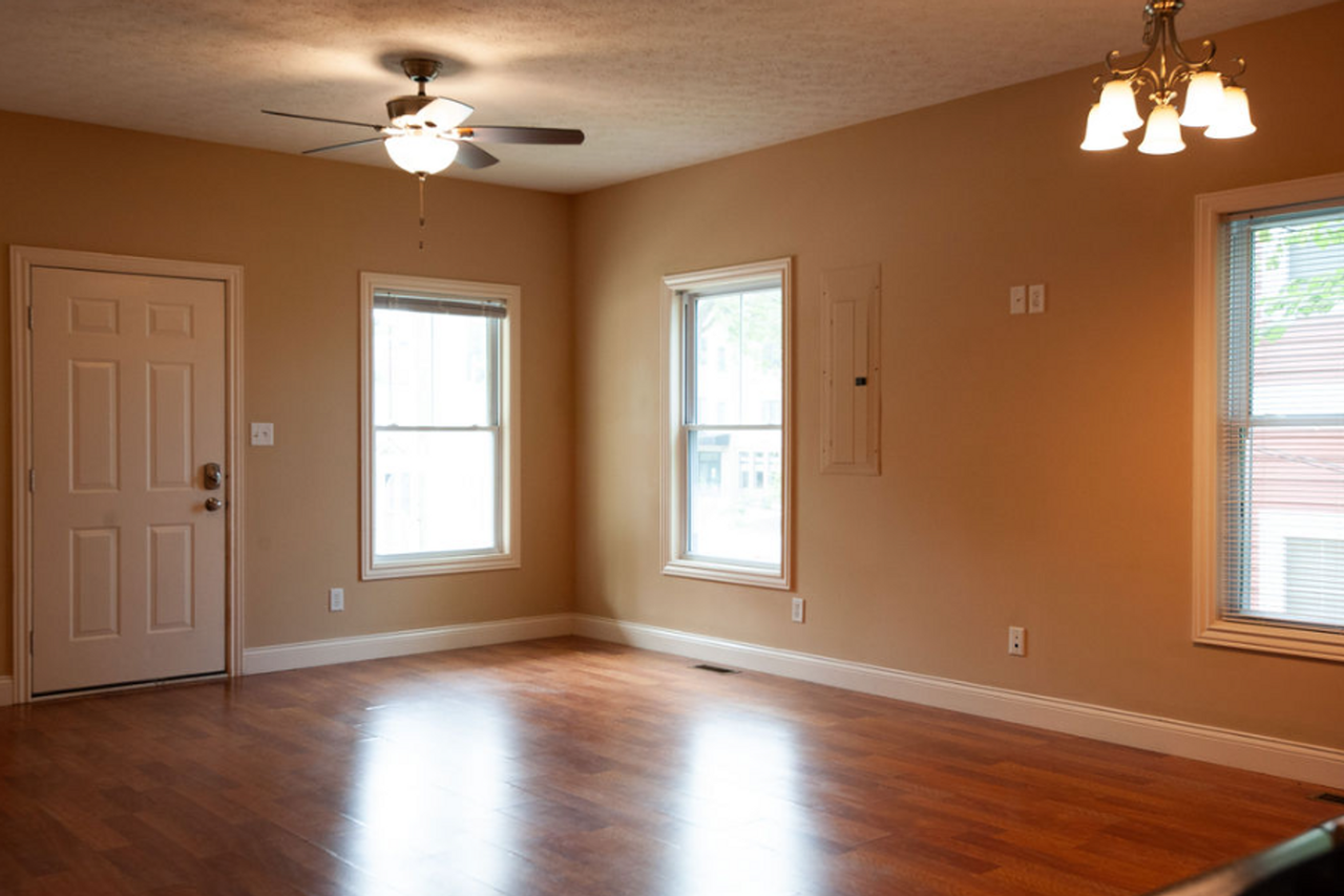 103 East 16th Street - Photo 4 of 11