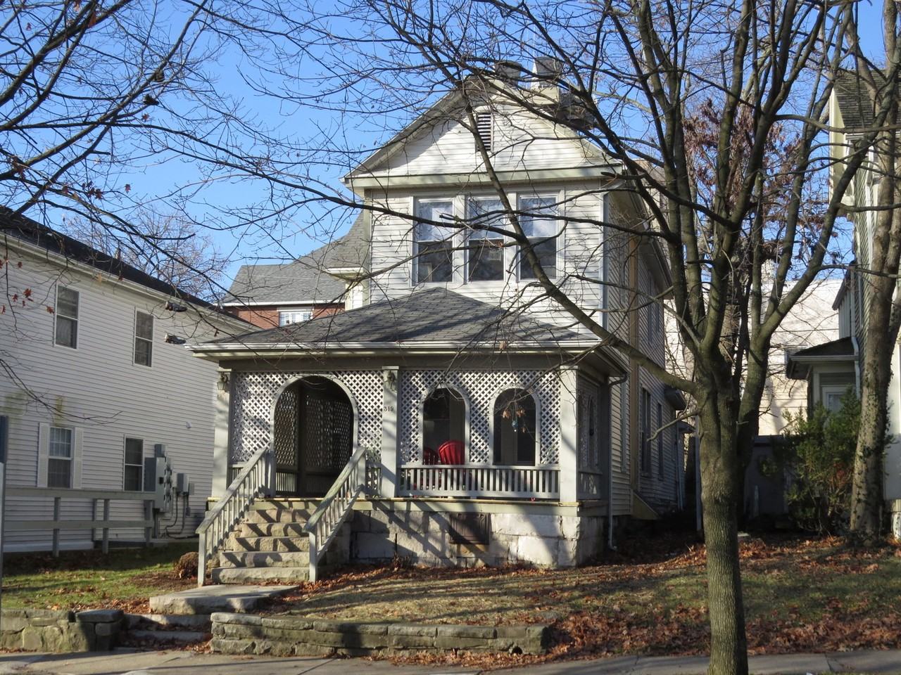 319 N Lincoln St - Photo 2 of 10