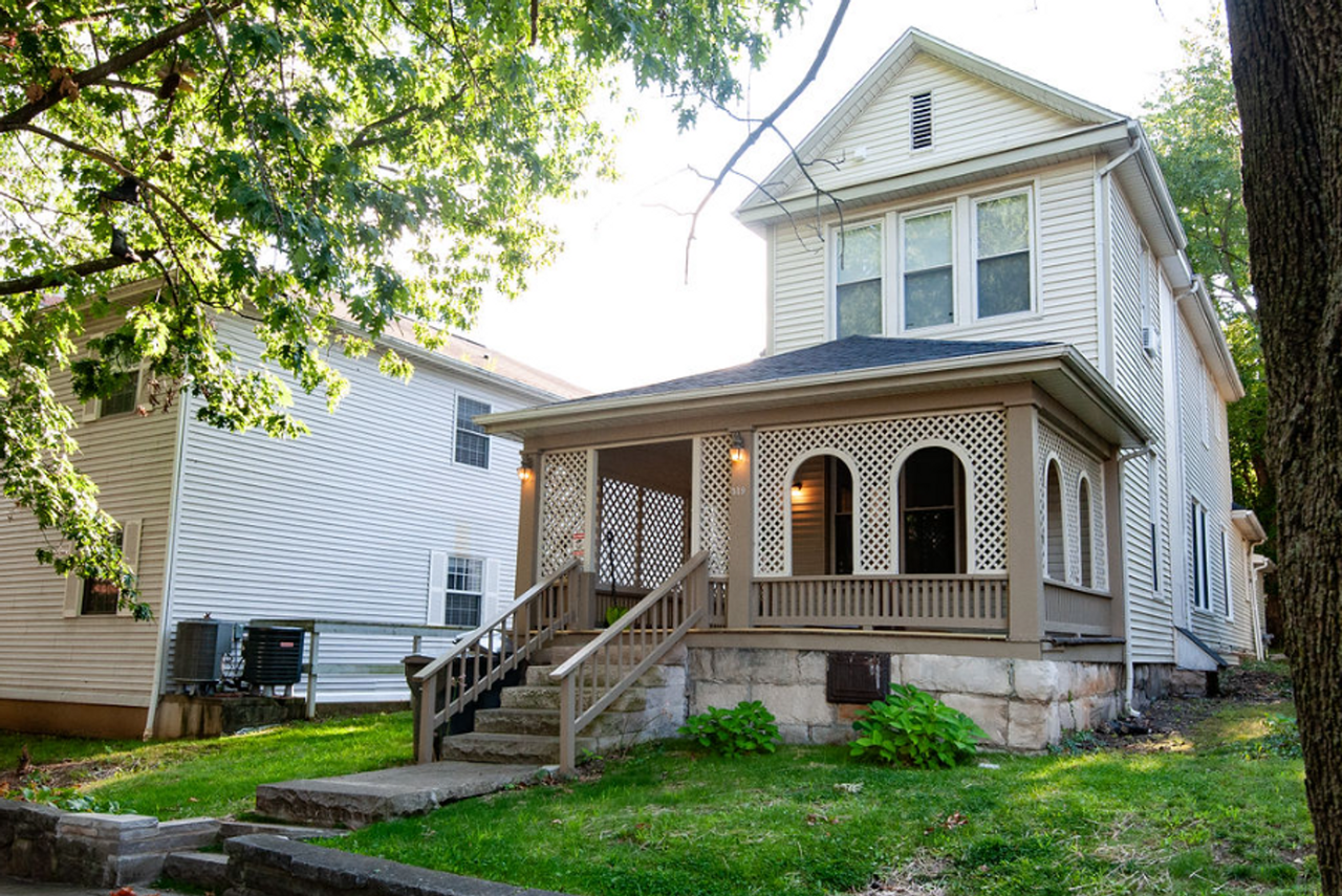 319 N Lincoln St - Photo 3 of 10