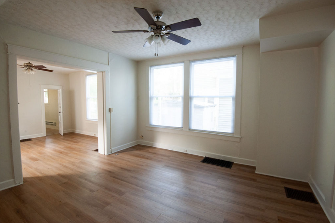 319 N Lincoln St - Photo 4 of 10