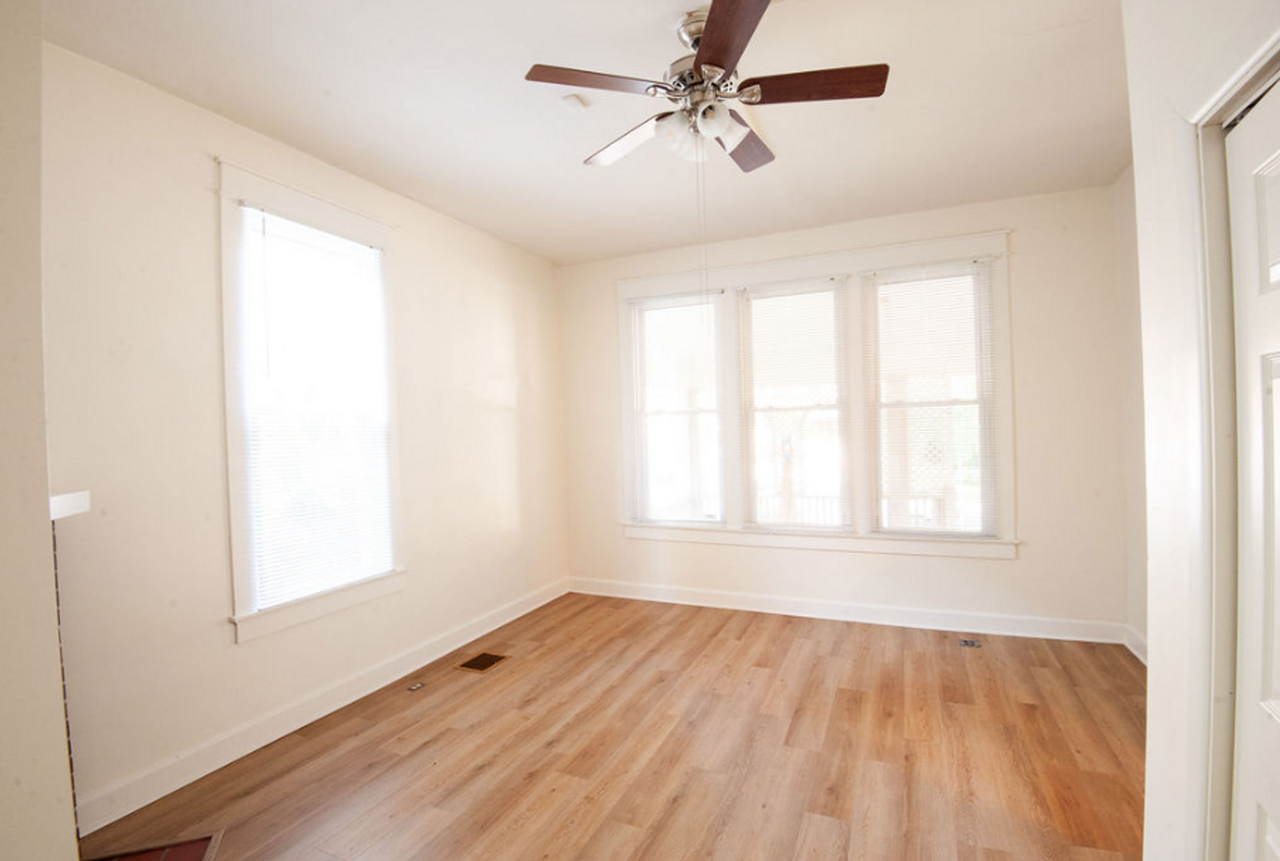 319 N Lincoln St - Photo 5 of 10