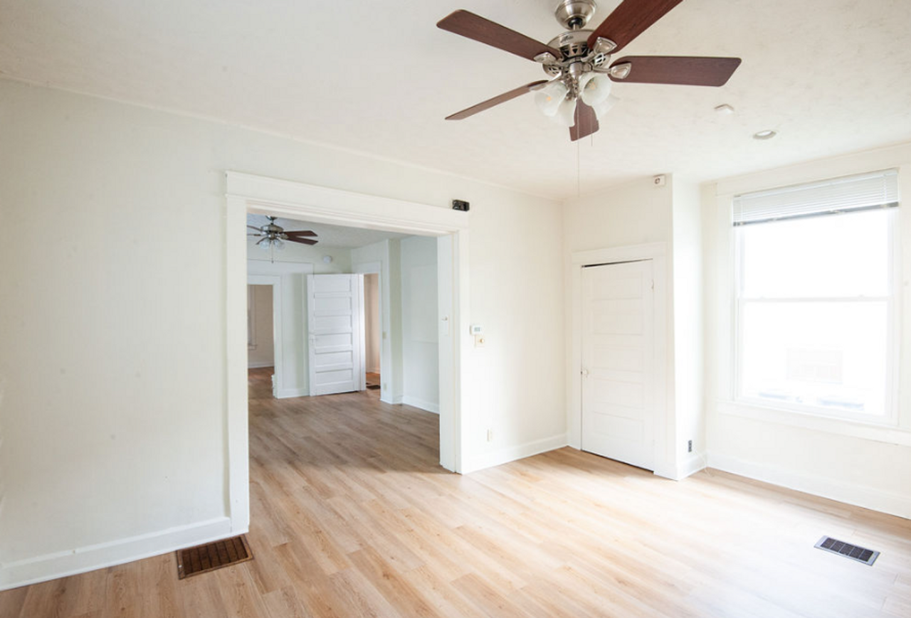 319 N Lincoln St - Photo 6 of 10