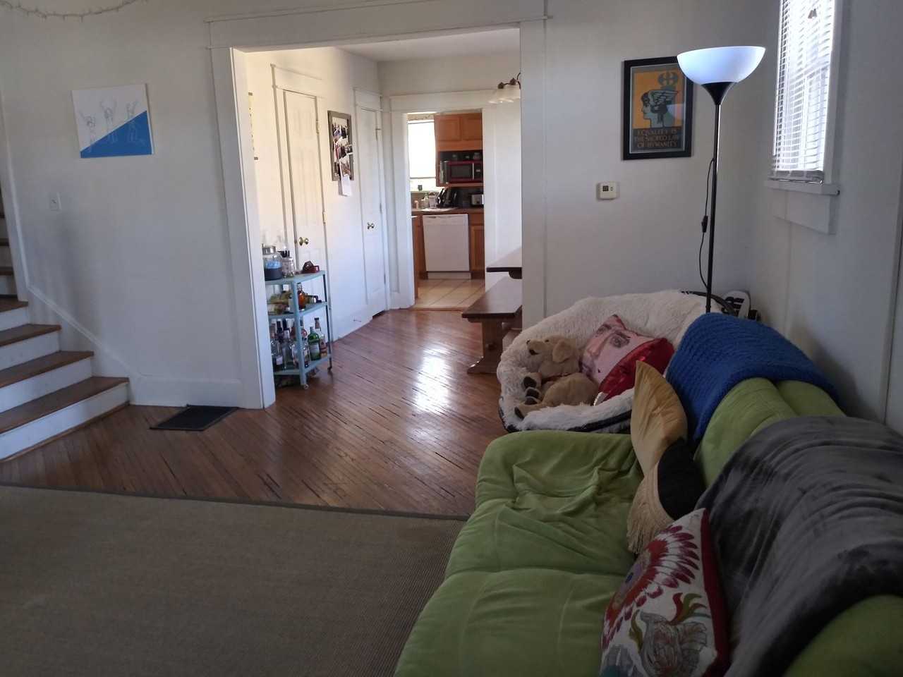 412 S Ballantine Rd - Photo 4 of 32