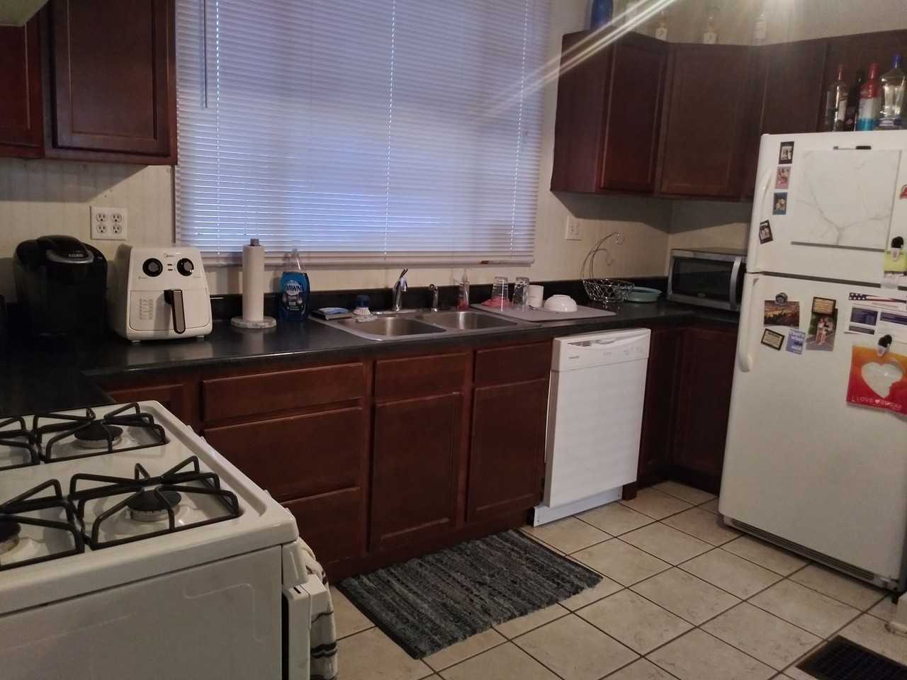 1202 N Walnut St - Photo 4 of 47