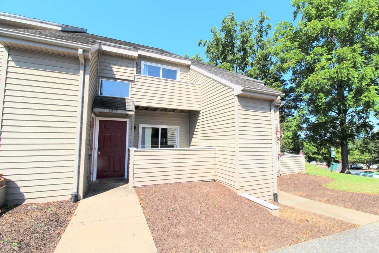 1319 Bradley Dr - Photo 2 of 20