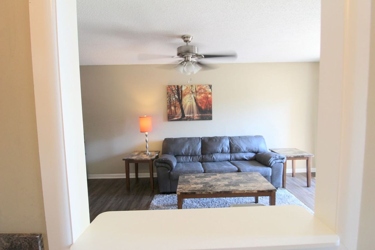 1319 Bradley Dr - Photo 5 of 20