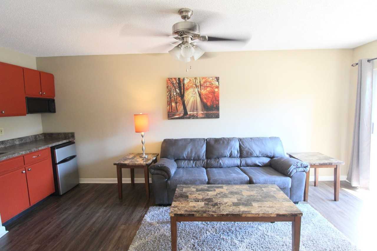 1319 Bradley Dr - Photo 6 of 20