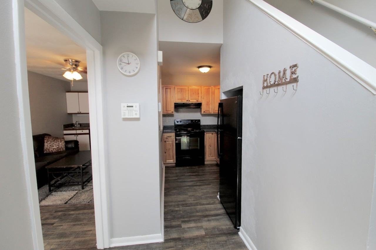 1416 Bradley Dr - Photo 2 of 26