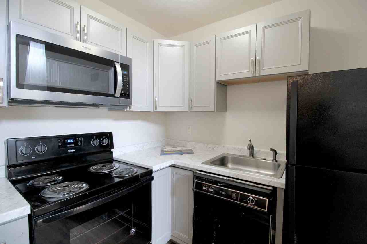 1420 Bradley Dr - Photo 7 of 30