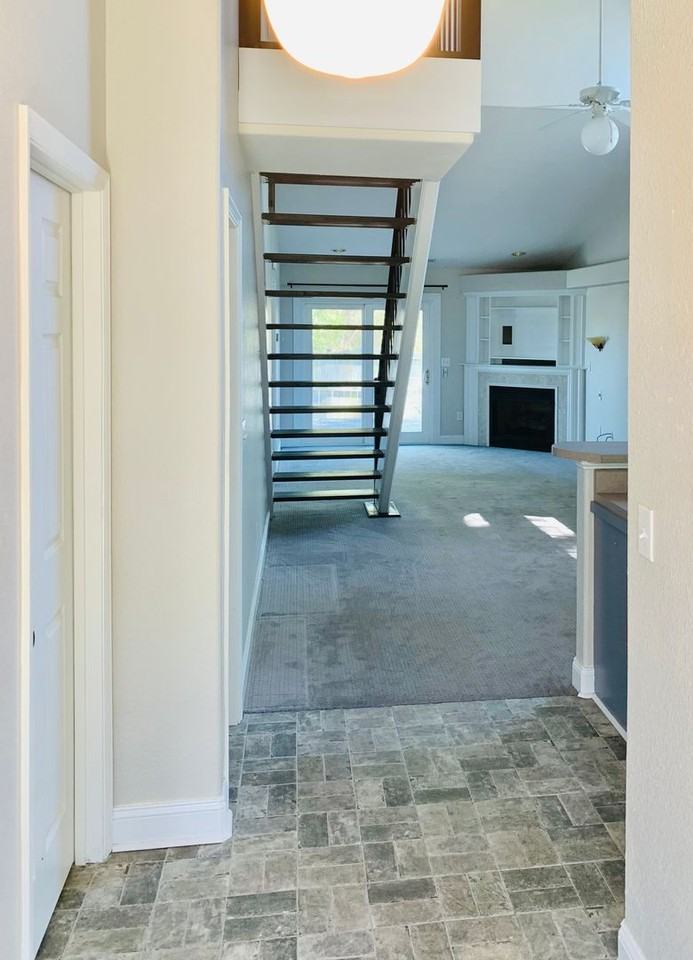 1003 Tomlinson Blvd - Photo 3 of 14