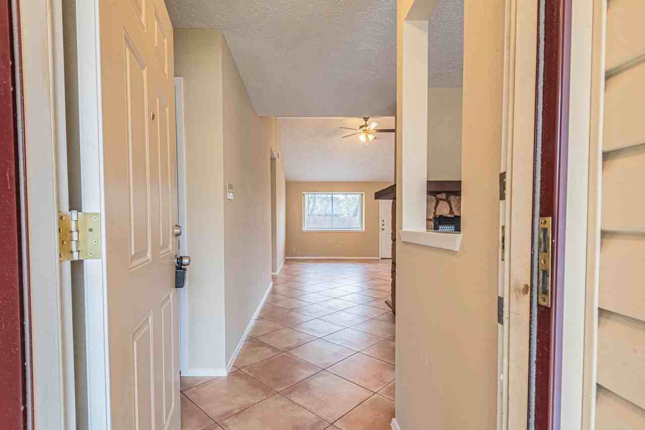 2516 Orion Dr - Photo 2 of 18
