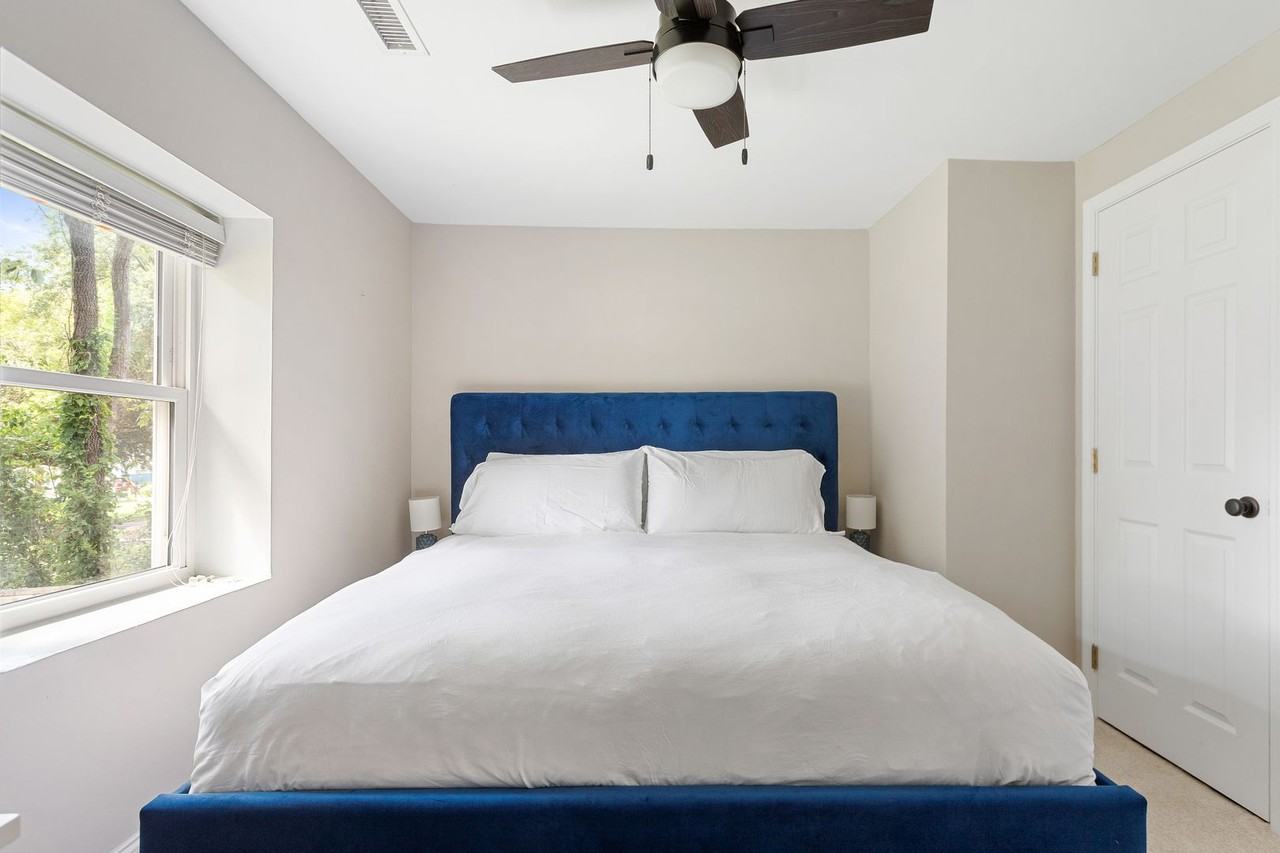 426 Bank St - Photo 3 of 45