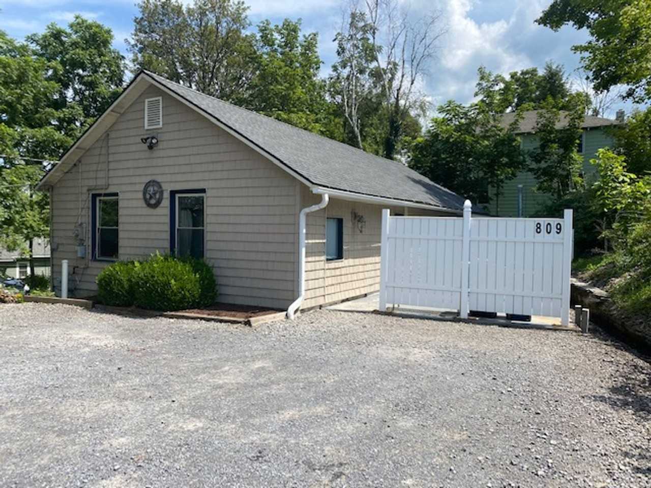 809 S Aurora St - Photo 3 of 30
