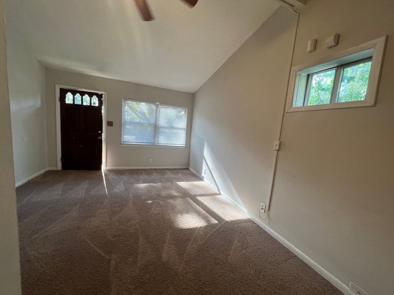 2008 Warwick St - Photo 2 of 7