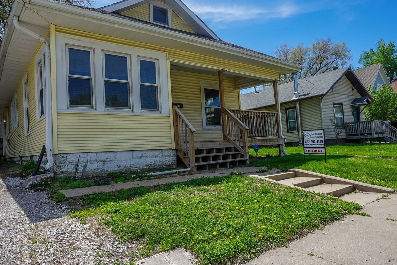 3045 Vine St - Photo 2 of 17