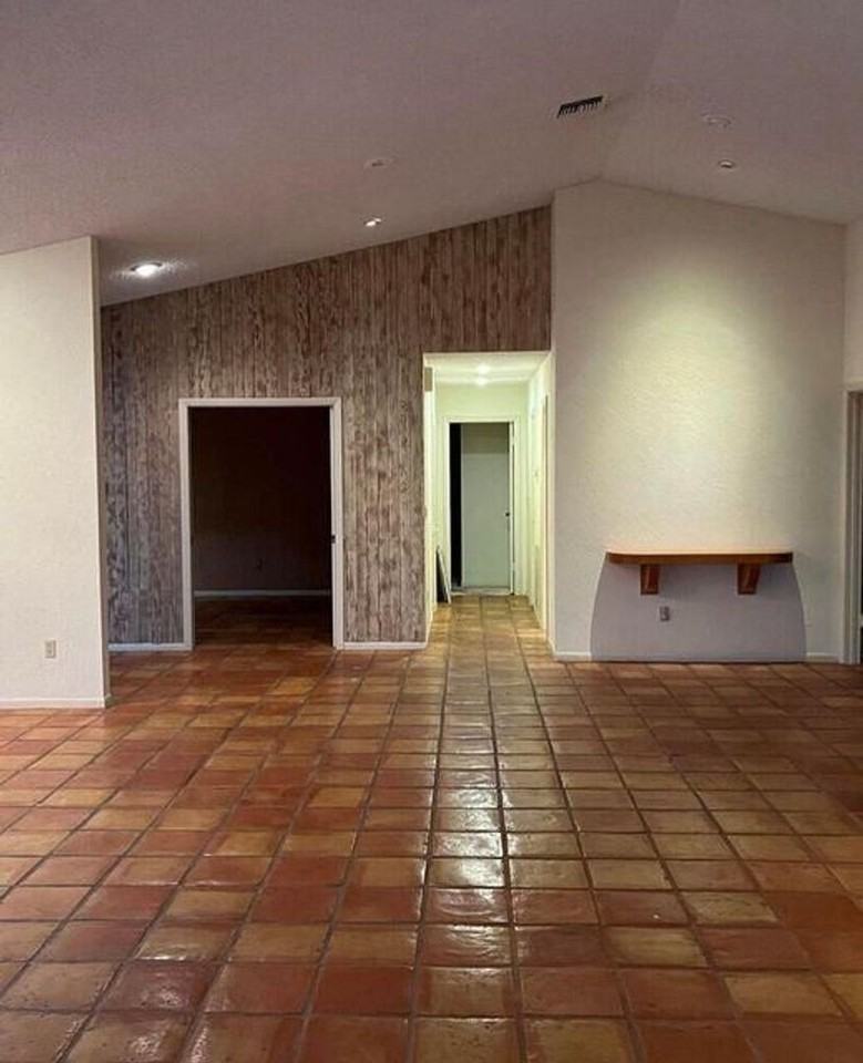 21434 Bridge View Dr - Photo 3 of 16